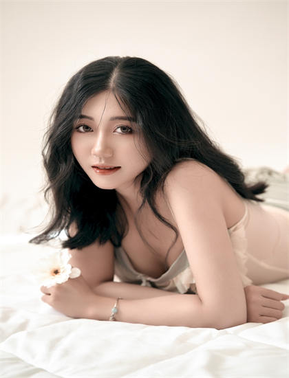 全新视角看2B青年的叙事技巧与导演风格——东方与西方的碰撞